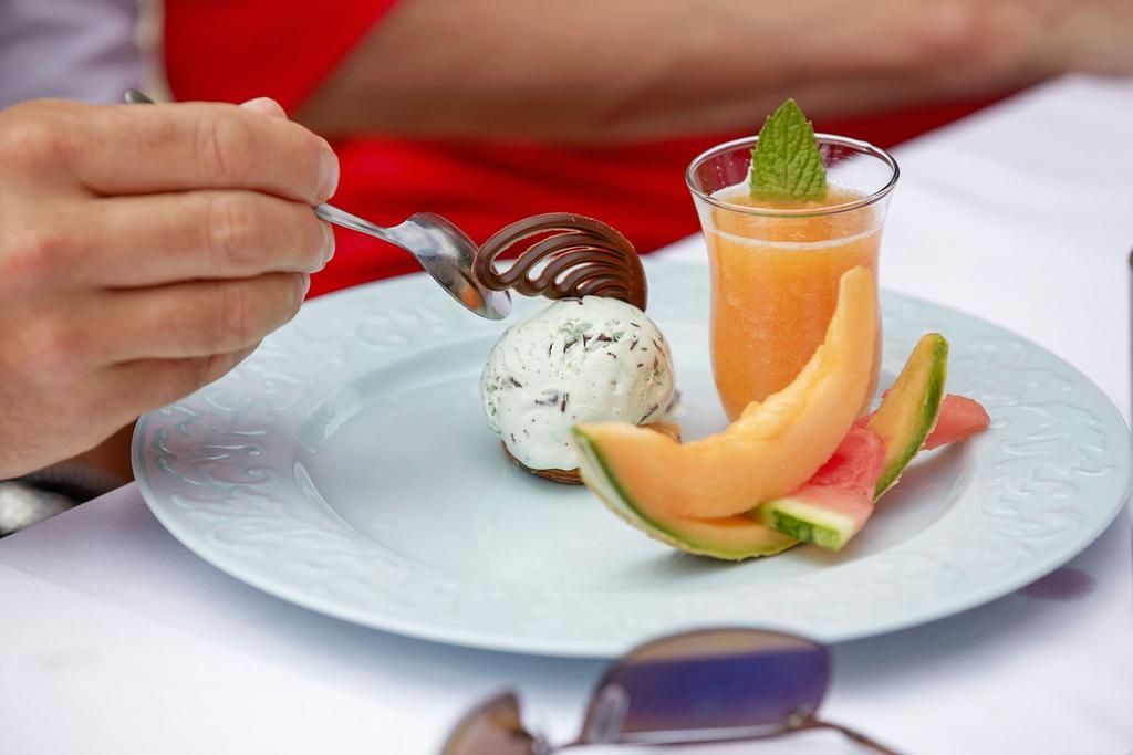 Abbaye Du Palais Bed & Breakfast Thauron ภายนอก รูปภาพ