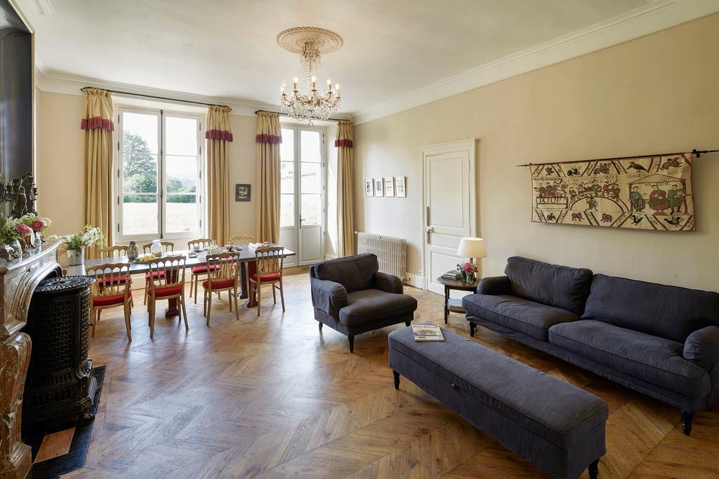 Abbaye Du Palais Bed & Breakfast Thauron ภายนอก รูปภาพ