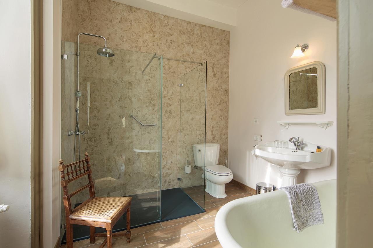 Abbaye Du Palais Bed & Breakfast Thauron ภายนอก รูปภาพ